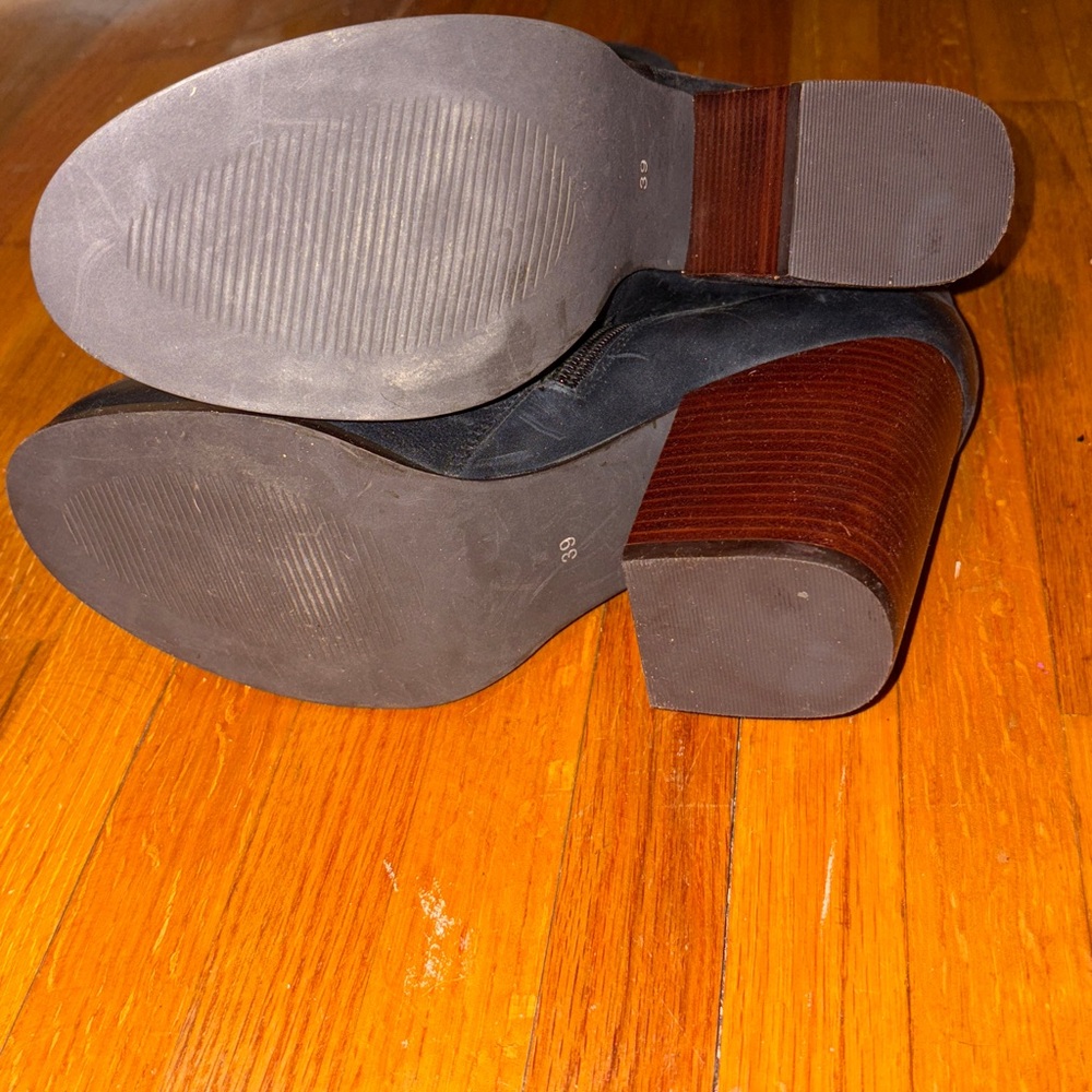Boots - Picture 4 of 5
